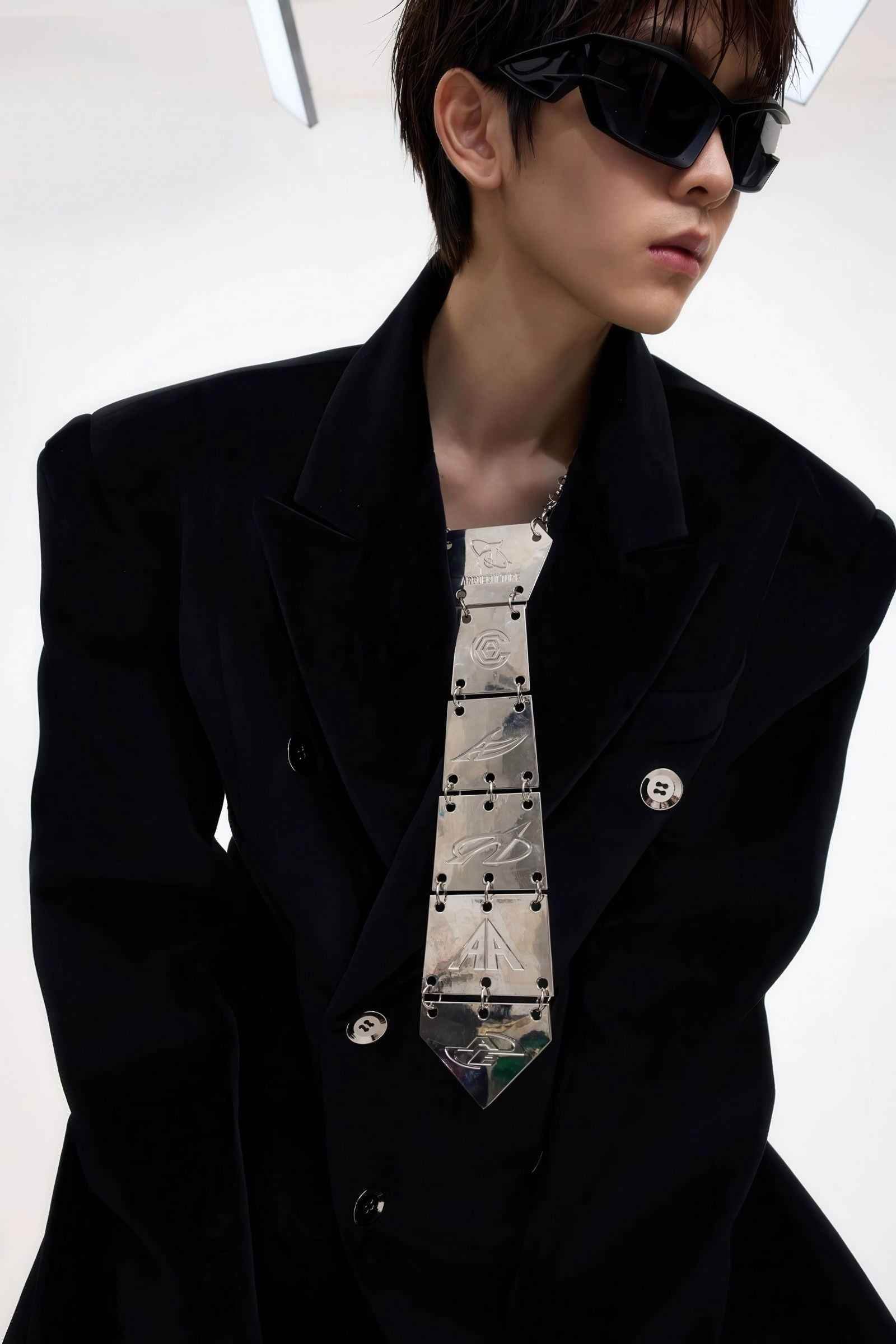 3D Spine-Inspired Metal Tie Necklace for a Bold, Modern Look - 5SION